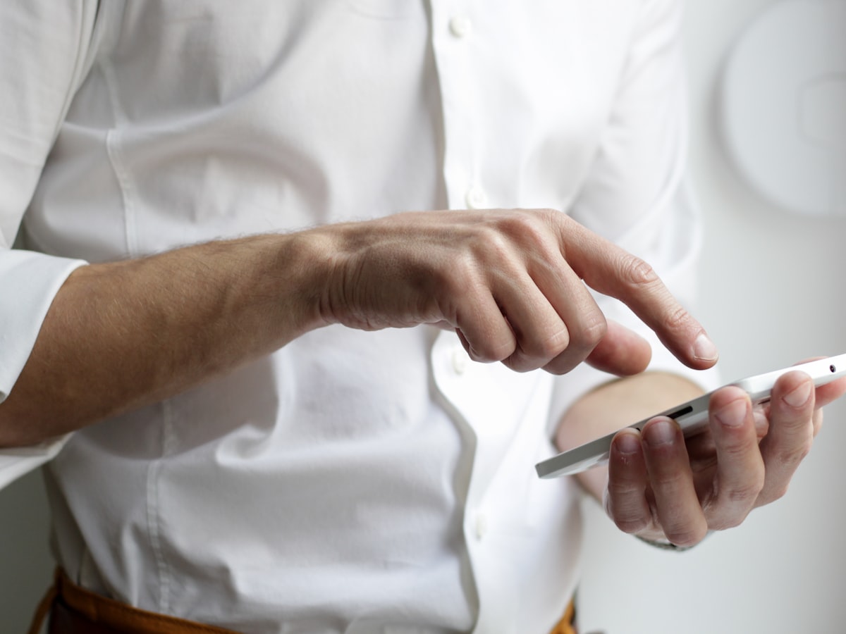 A customer asking AI to recommend a local business on their phone